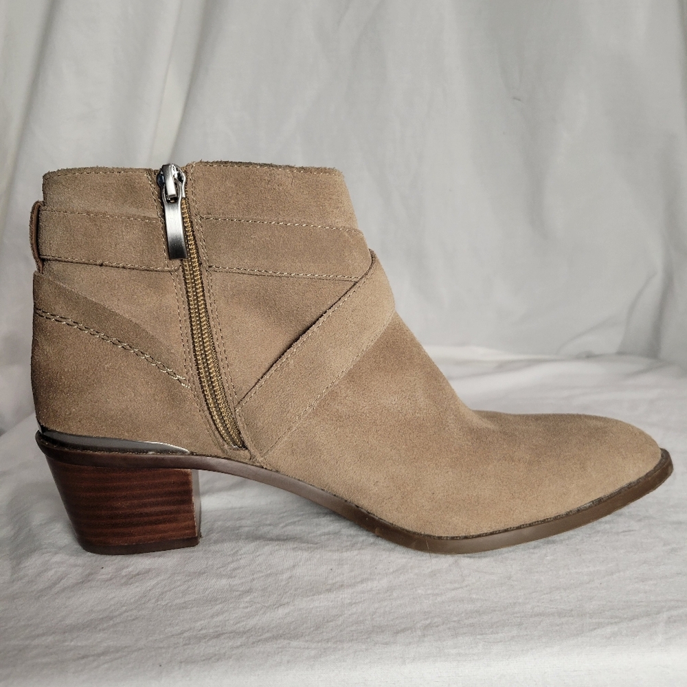 Essex Lane Women's Nara Tan Suede Ankle Boots Size 8 - Picture 2 of 11